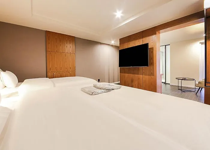 Gray 191 Hotel